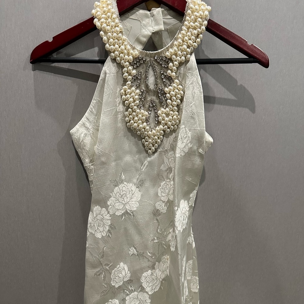 Beautiful designer beaded crystal jewel necklace Cocktail Dress sz2 cache white